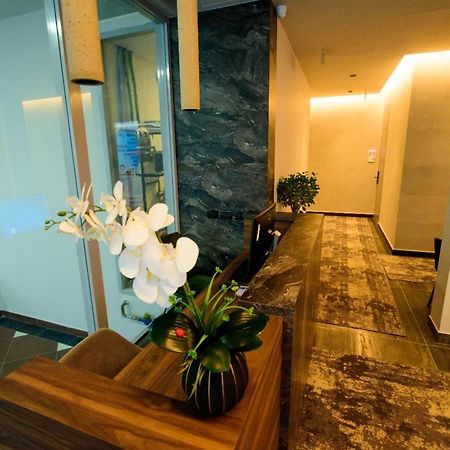 Hotel Zeneli Влёра Экстерьер фото
