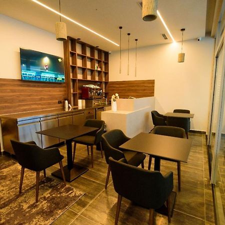 Hotel Zeneli Влёра Экстерьер фото