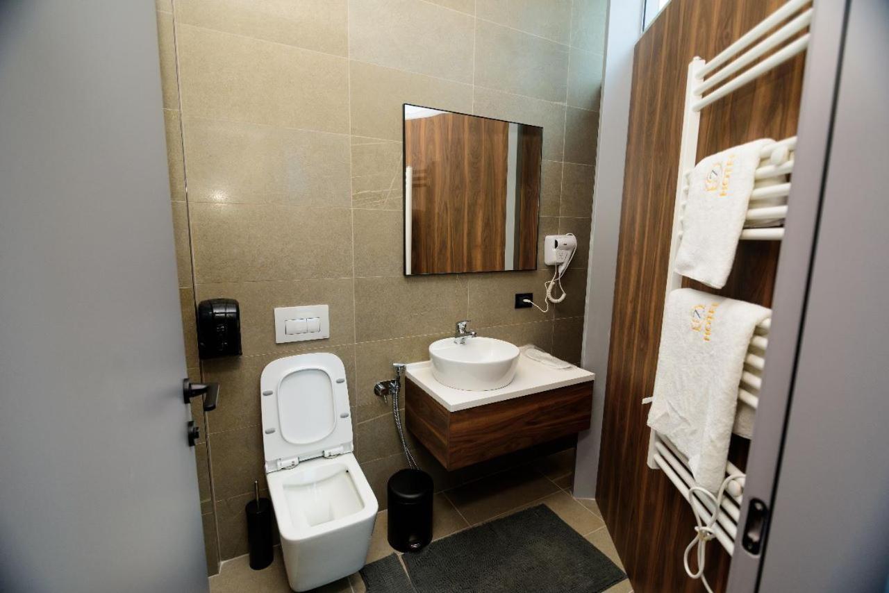 Hotel Zeneli Влёра Экстерьер фото