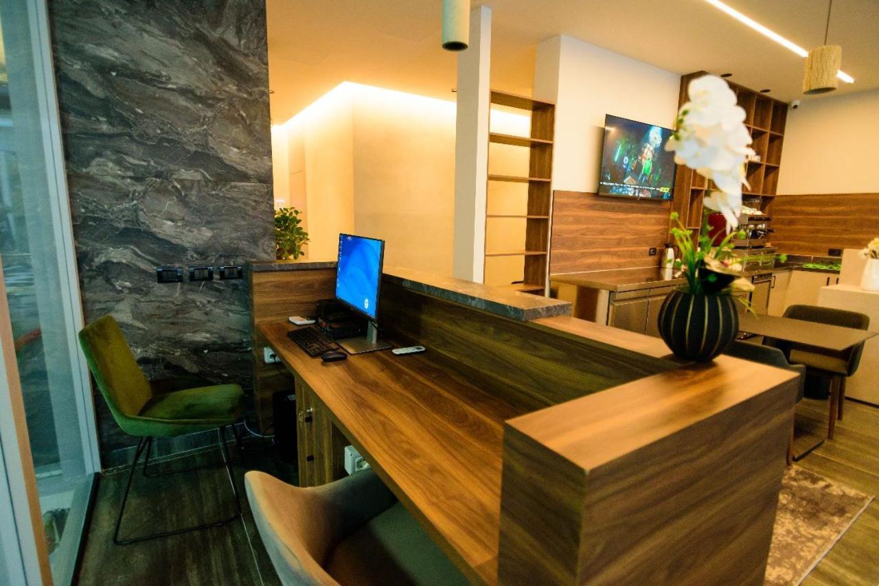 Hotel Zeneli Влёра Экстерьер фото